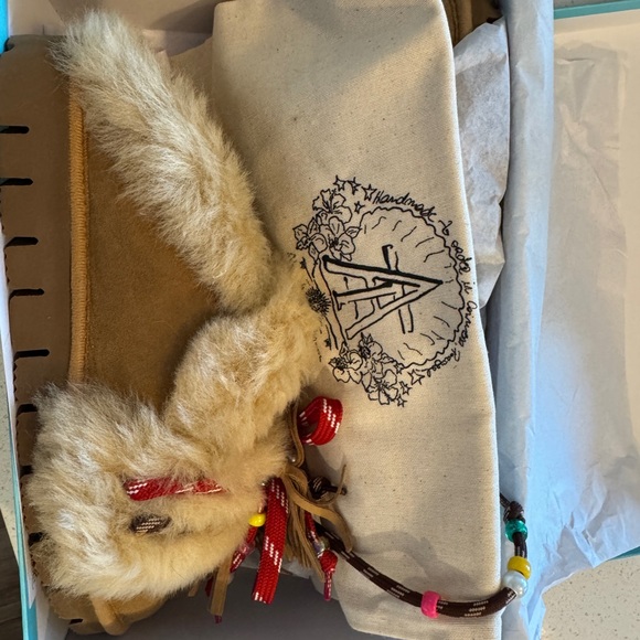 LOLA Shearling Mules with Beaded Accents - Picture 7 of 7